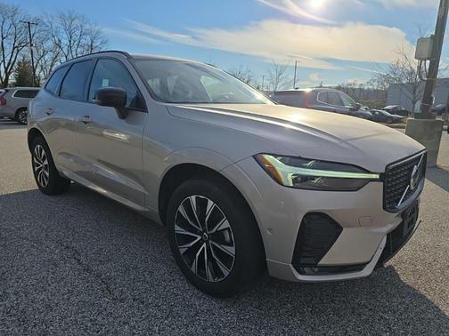 2025 Volvo XC60 B5 Plus