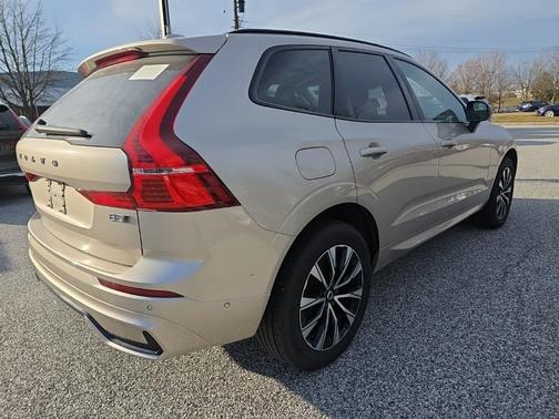 2025 Volvo XC60 B5 Plus