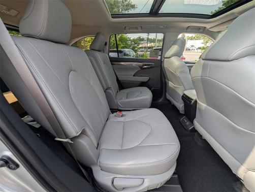 2025 Toyota Highlander Platinum