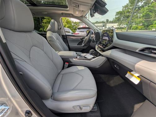 2025 Toyota Highlander Platinum
