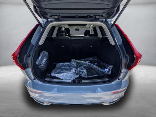 2025 Volvo XC60 Plug-In Hybrid T8 Plus