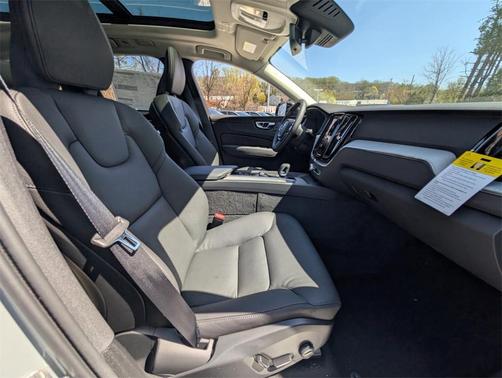 2025 Volvo XC60 Plug-In Hybrid T8 Plus