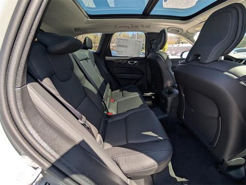 2025 Volvo XC60 Plug-In Hybrid T8 Plus