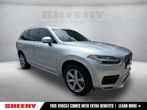 2022 Volvo XC90 T5 Momentum 7 Passenger