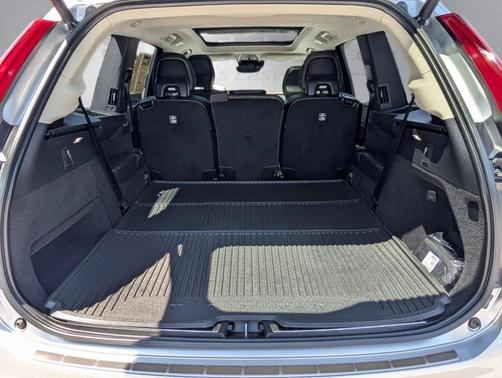 2022 Volvo XC90 T5 Momentum 7 Passenger