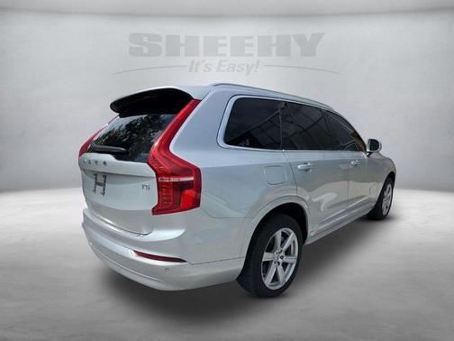2022 Volvo XC90 T5 Momentum 7 Passenger