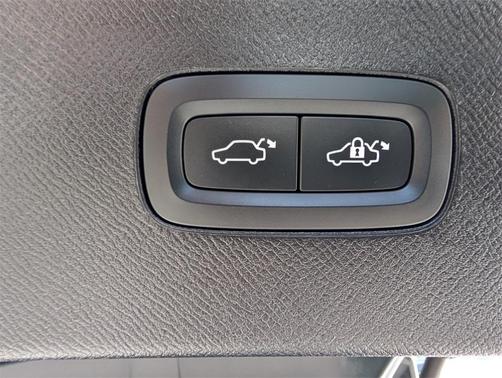 2022 Volvo XC90 T5 Momentum 7 Passenger