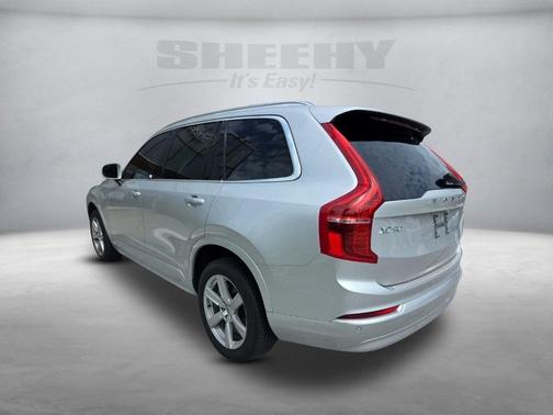 2022 Volvo XC90 T5 Momentum 7 Passenger