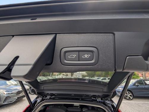 Onyx Black Metallic 2026 Volvo XC60 B5 Plus