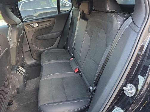 Onyx Black Metallic 2023 Volvo C40 Recharge Pure Electric Twin Ultimate