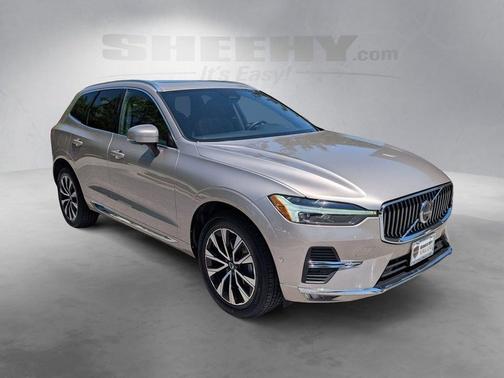 Bright 2023 Volvo XC60 B5 Plus Bright Theme