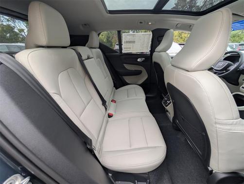 2026 Volvo XC40 B5 Ultra