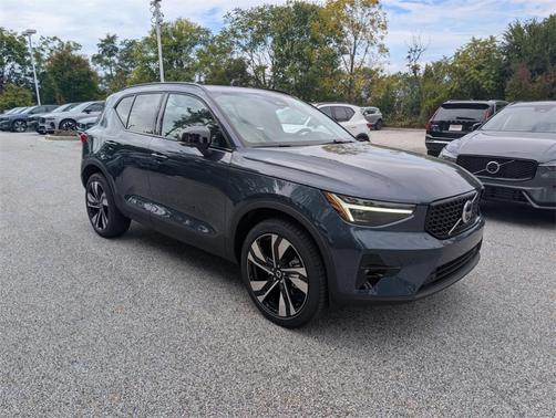 2026 Volvo XC40 B5 Ultra