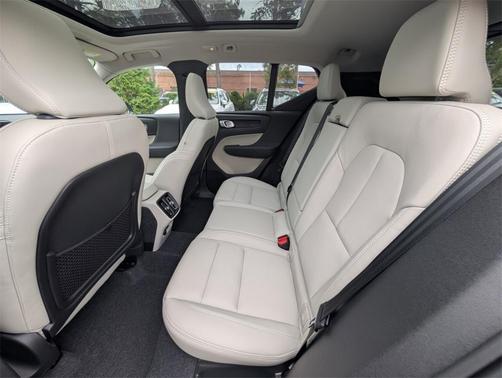 2026 Volvo XC40 B5 Ultra