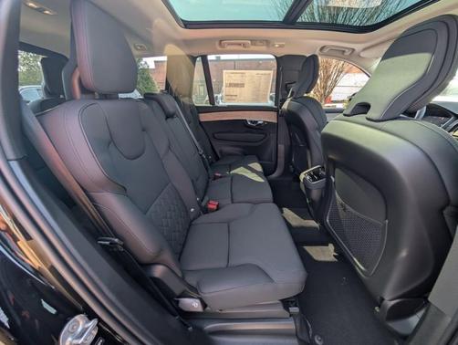 Onyx Black Metallic 2026 Volvo XC90 B6 Plus 7-Seater