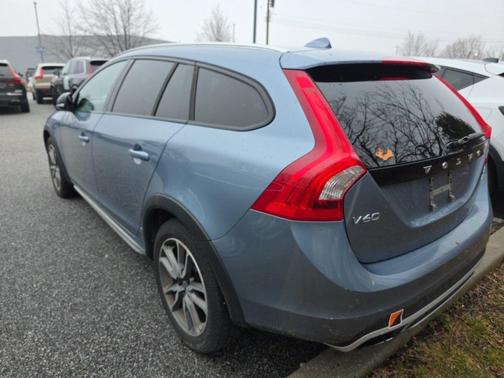 2017 Volvo V60 Cross Country T5
