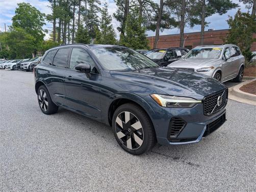 2025 Volvo XC60 Plug-In Hybrid T8 Plus