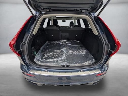 2025 Volvo XC60 Plug-In Hybrid T8 Plus