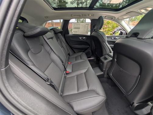 2025 Volvo XC60 Plug-In Hybrid T8 Plus