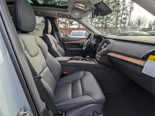 2025 Volvo XC90 Plug-In Hybrid T8 Plus 7-Seater