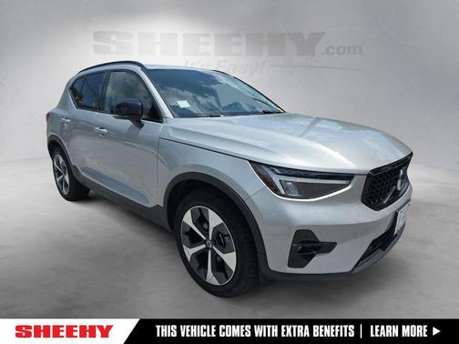 Silver 2023 Volvo XC40 B5 Plus Dark Theme