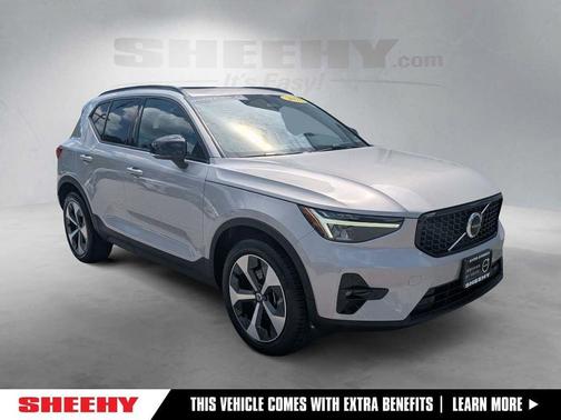 Silver 2023 Volvo XC40 B5 Plus Dark Theme