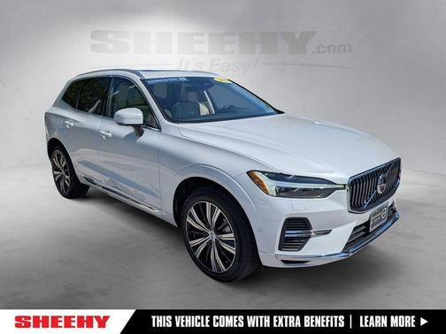 Crystal White Metallic 2023 Volvo XC60 Recharge Plug-In Hybrid T8 Plus Bright Theme