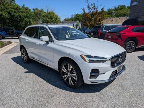 Crystal White Metallic 2023 Volvo XC60 Recharge Plug-In Hybrid T8 Plus Bright Theme