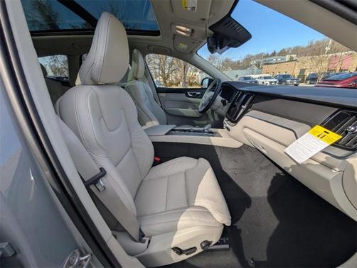 2025 Volvo XC60 Plug-In Hybrid T8 Ultra