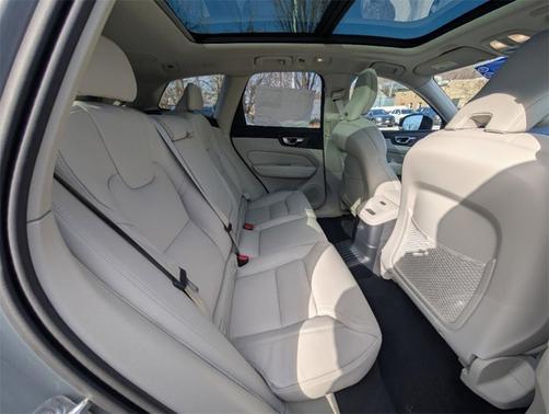 2025 Volvo XC60 Plug-In Hybrid T8 Ultra