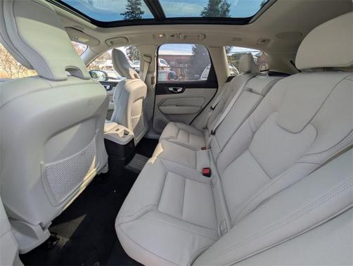 2025 Volvo XC60 Plug-In Hybrid T8 Ultra