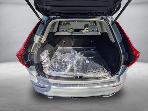 2025 Volvo XC60 Plug-In Hybrid T8 Ultra