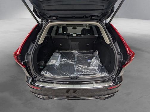 Onyx Black Metallic 2026 Volvo XC60 B5 Ultra