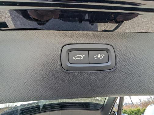 2025 Volvo XC90 Plug-In Hybrid T8 Plus 7-Seater