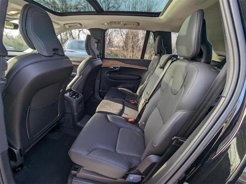 2025 Volvo XC90 Plug-In Hybrid T8 Plus 7-Seater