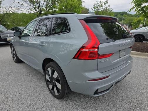 Metallic 2024 Volvo XC60 Recharge Plug-In Hybrid T8 Plus Dark Theme