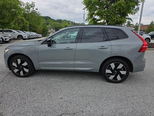 Metallic 2024 Volvo XC60 Recharge Plug-In Hybrid T8 Plus Dark Theme
