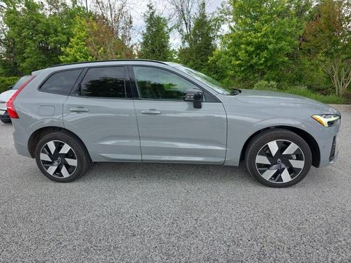 Metallic 2024 Volvo XC60 Recharge Plug-In Hybrid T8 Plus Dark Theme