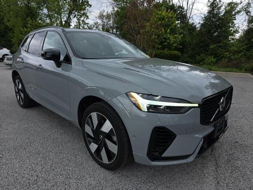 Metallic 2024 Volvo XC60 Recharge Plug-In Hybrid T8 Plus Dark Theme