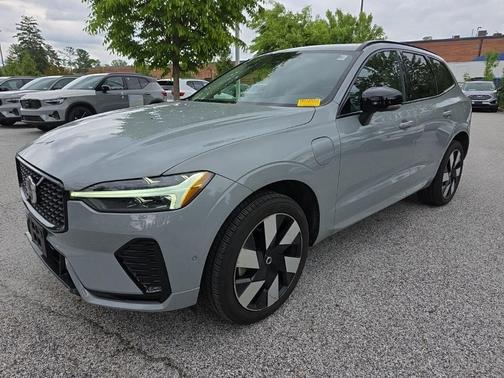 Metallic 2024 Volvo XC60 Recharge Plug-In Hybrid T8 Plus Dark Theme