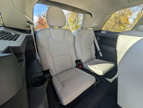Crystal White Pearl 2026 Volvo XC90 B6 Ultra 7-Seater