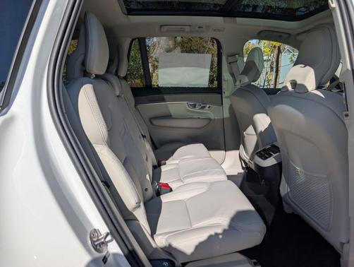 Crystal White Pearl 2026 Volvo XC90 B6 Ultra 7-Seater