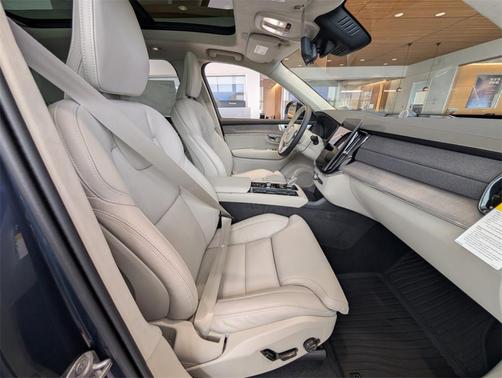 2025 Volvo XC90 Plug-In Hybrid T8 Ultra 6-Seater