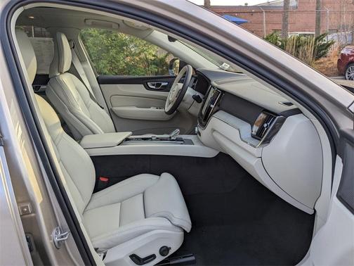 2025 Volvo XC60 Plug-In Hybrid T8 Ultra