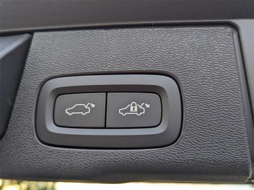 2025 Volvo XC60 Plug-In Hybrid T8 Ultra