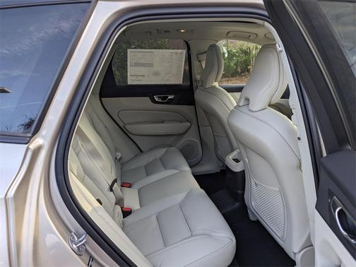 2025 Volvo XC60 Plug-In Hybrid T8 Ultra