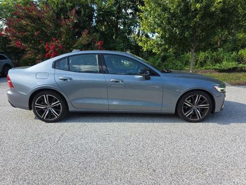 2019 Volvo S60 T5 R-Design