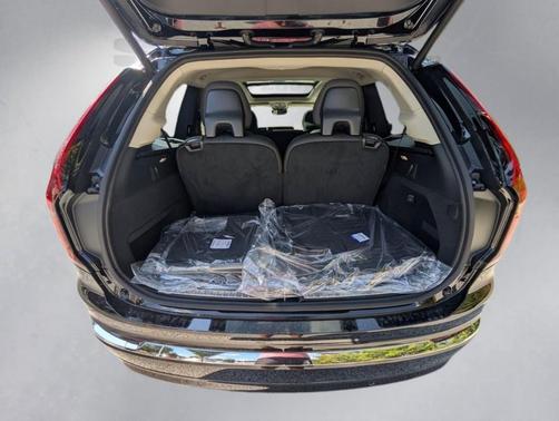 Onyx Black Metallic 2026 Volvo XC90 B6 Ultra 7-Seater