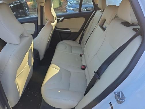 2017 Volvo V60 T5 Platinum