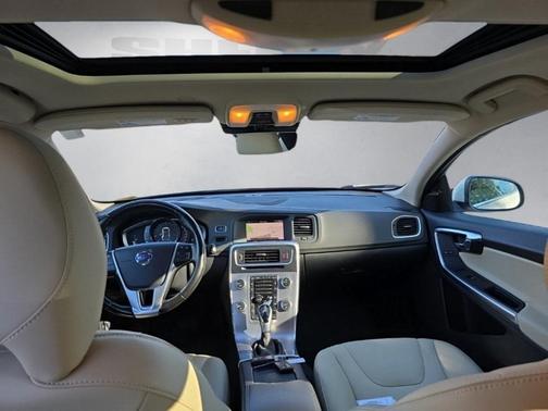 2017 Volvo V60 T5 Platinum